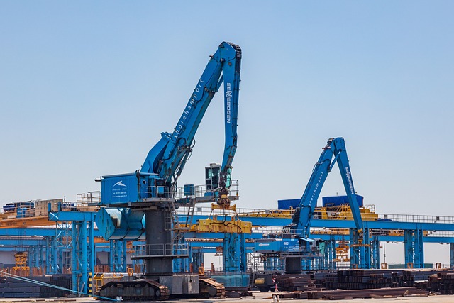 construction-construction-equipment-heav-640x480-61259626.jpeg