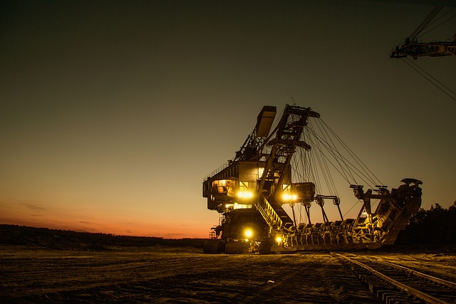 construction-construction-equipment-heav-640x480-65940149.jpeg