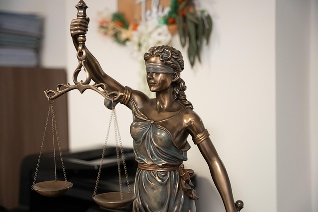 lawyer-640x480-80545779.jpeg