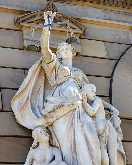 lawyer-640x480-24726147.jpeg
