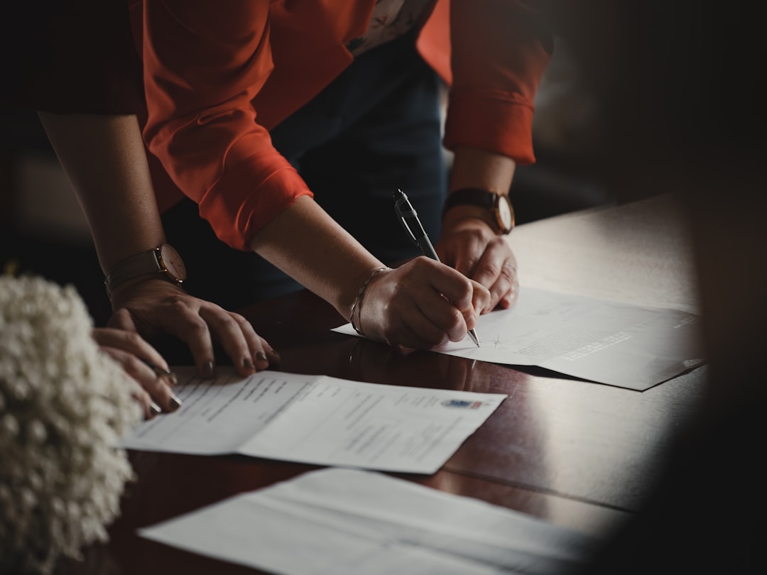 lawyer-640x480-33553146.jpeg
