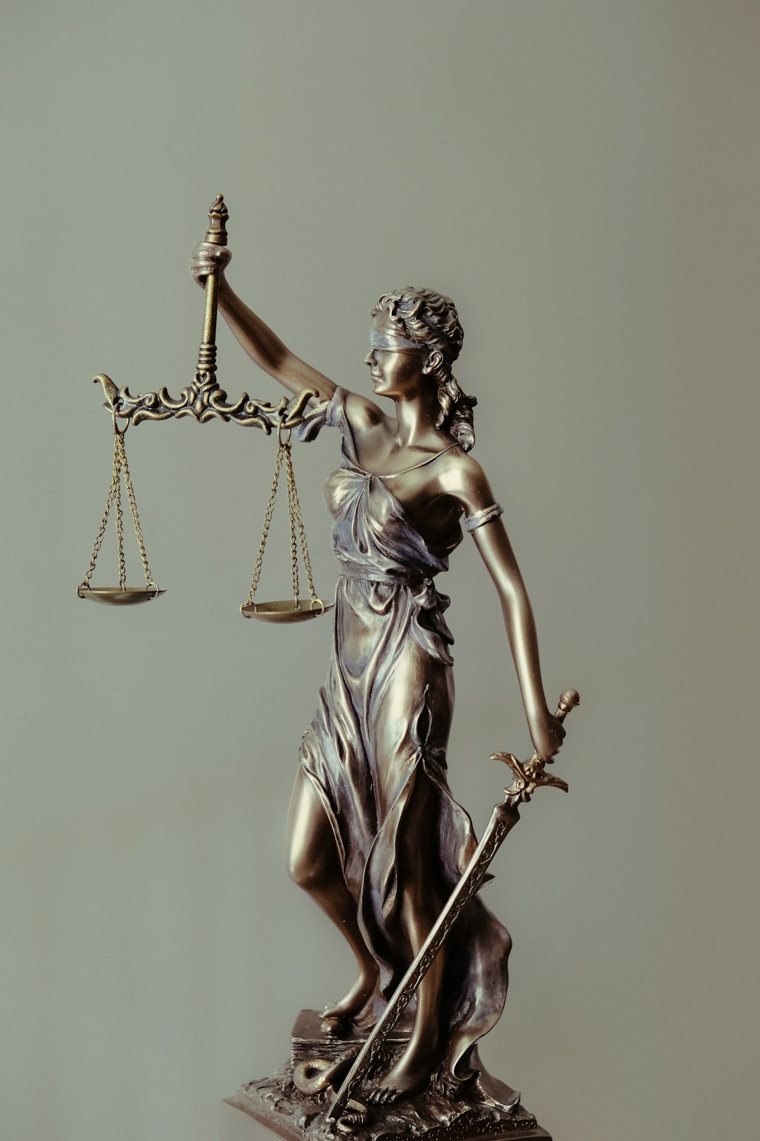 lawyer-640x480-43991963.jpeg